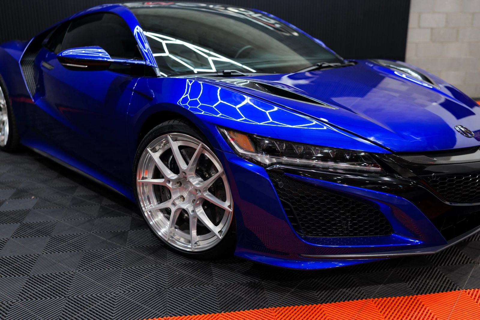 Used 2017 Acura NSX AWD/4WD image 5