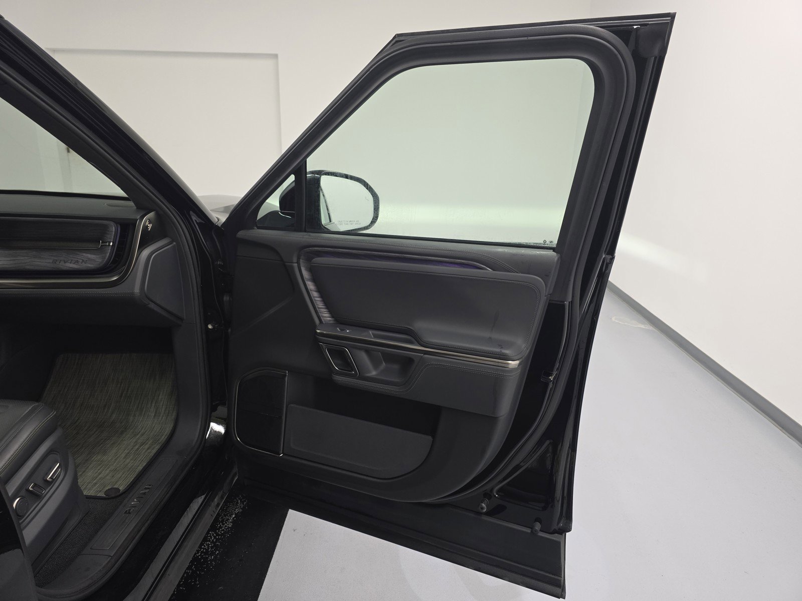 Used 2022 Rivian R1T Adventure image 18