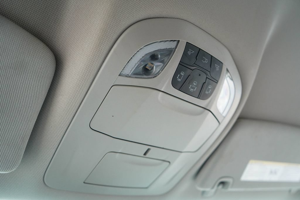 Used 2023 Chrysler Voyager LX FWD image 11