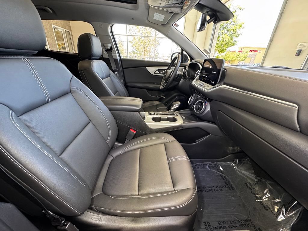 Used 2025 Chevrolet Blazer LT w/ Sound & Technology Package FWD image 47