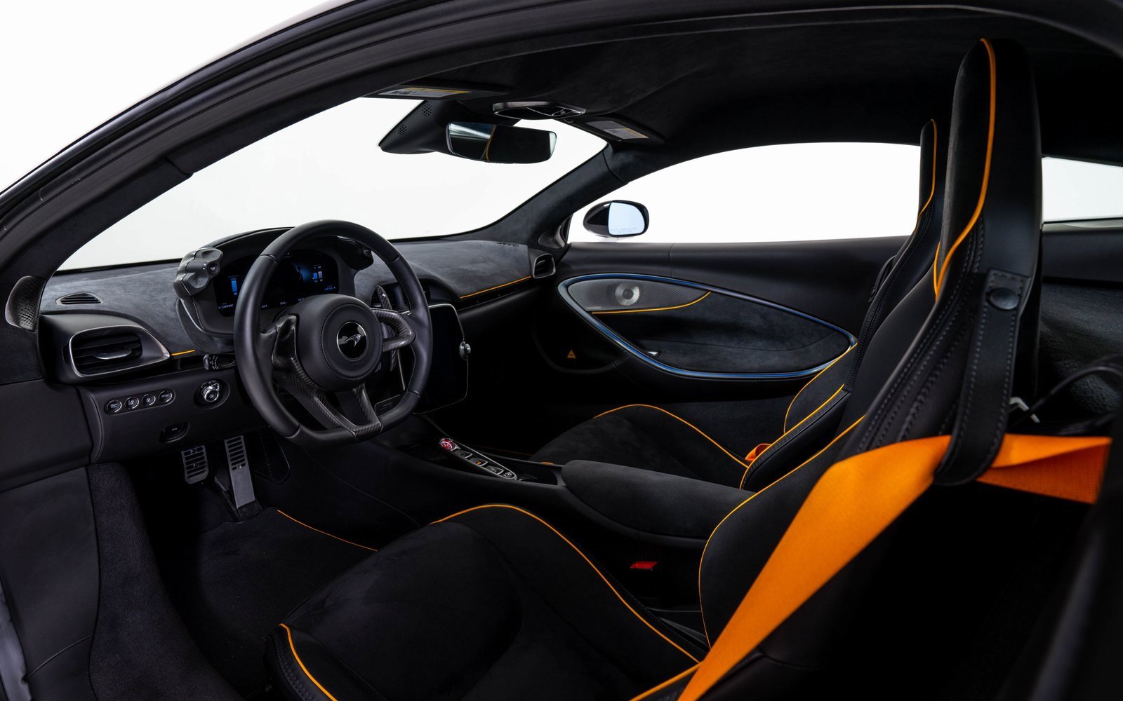 Used 2023 McLaren Artura image 17