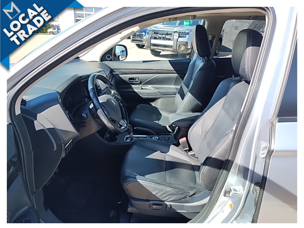 Used 2016 Mitsubishi Outlander SEL AWD/4WD image 14