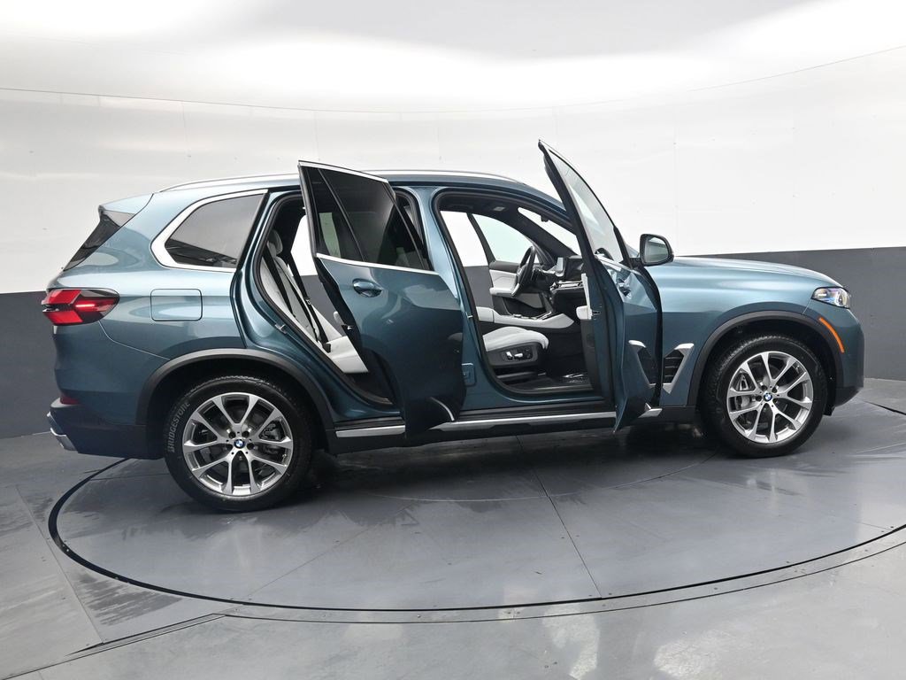Used 2025 BMW X5 xDrive40i AWD/4WD image 38