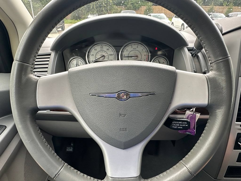 Used 2010 Chrysler Town & Country Touring FWD image 26