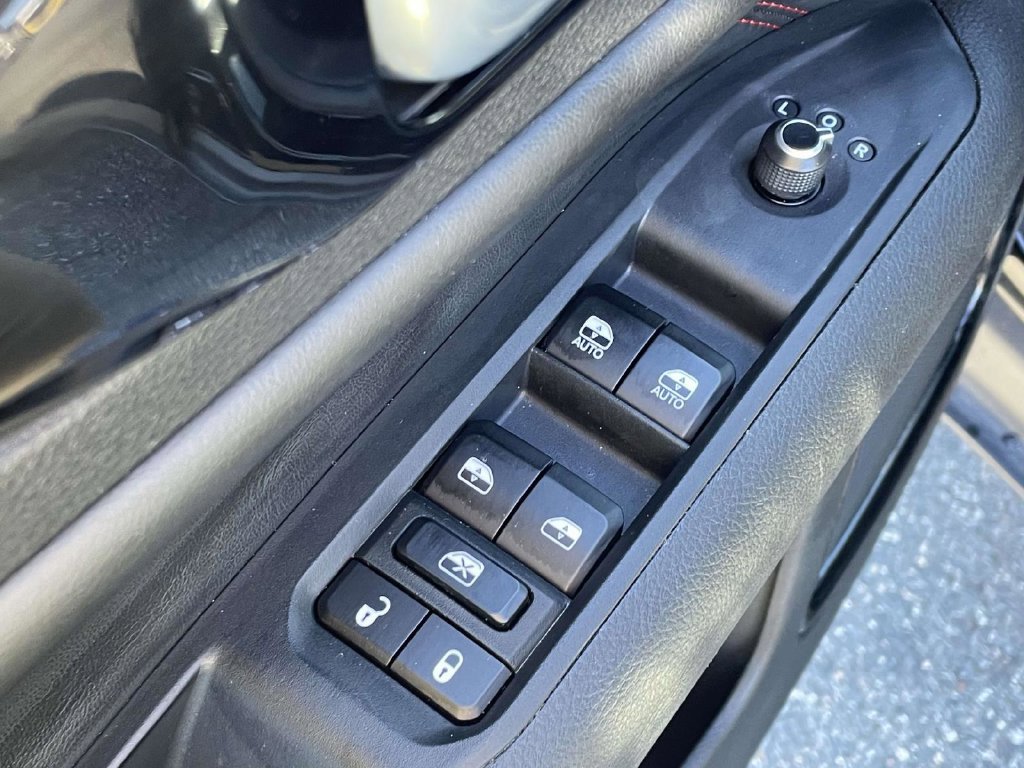 Used 2025 Jeep Compass Trailhawk AWD/4WD image 26