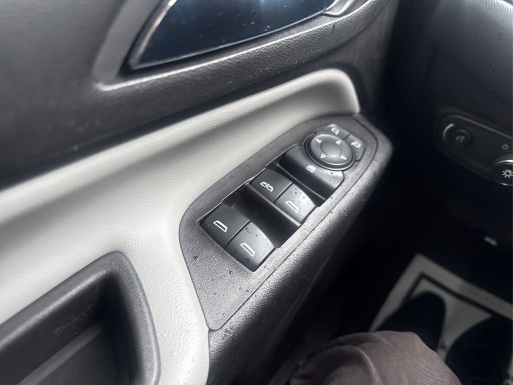 Used 2021 Chevrolet Equinox LS w/ LS Convenience Package image 4