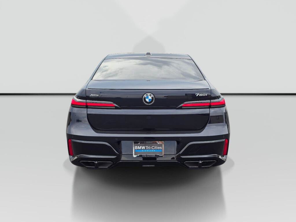 Used 2025 BMW 760i xDrive w/ Executive Package AWD/4WD image 5