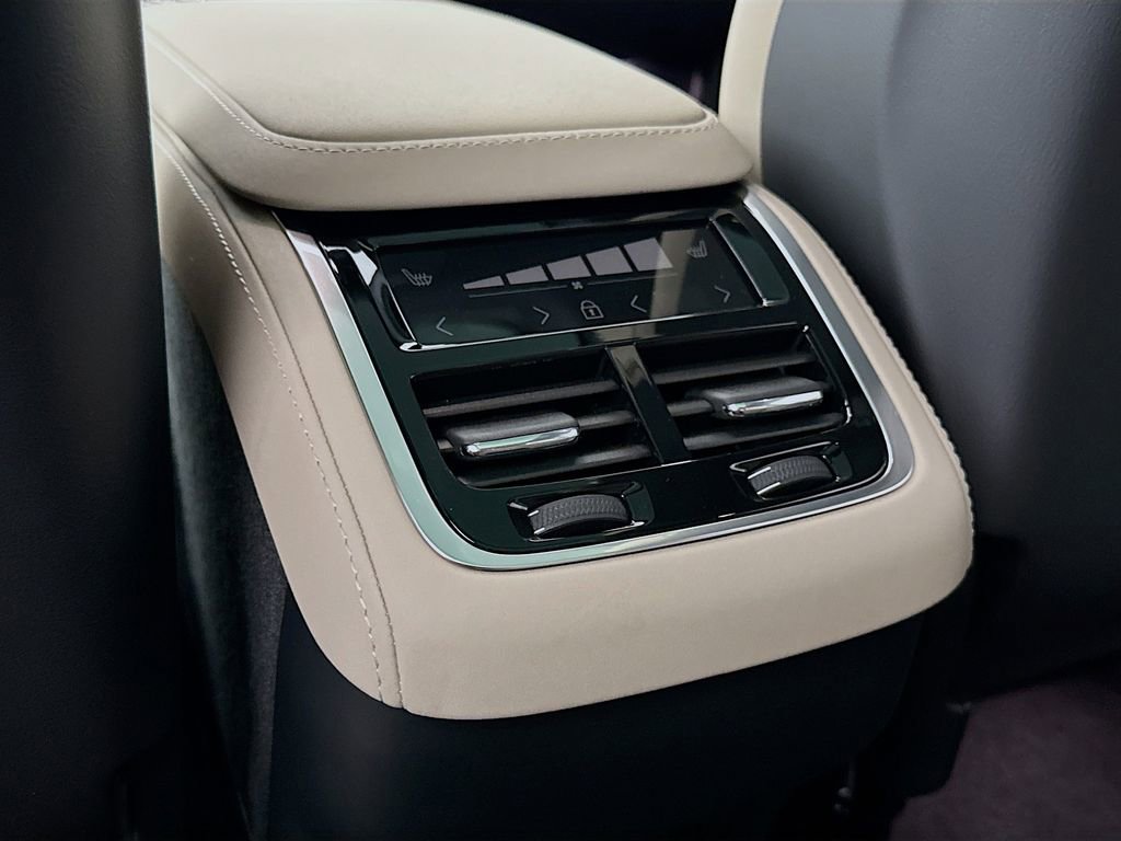 Certified 2026 Volvo XC90 B6 Plus w/ Protection Package Premier image 27
