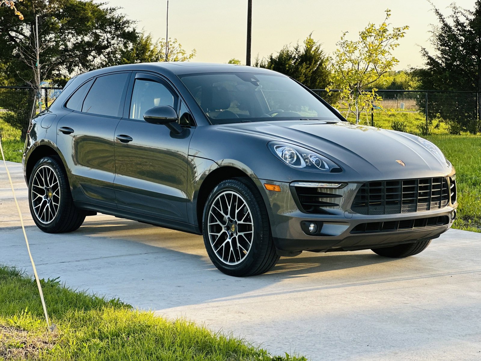 Used 2018 Porsche Macan S image 2