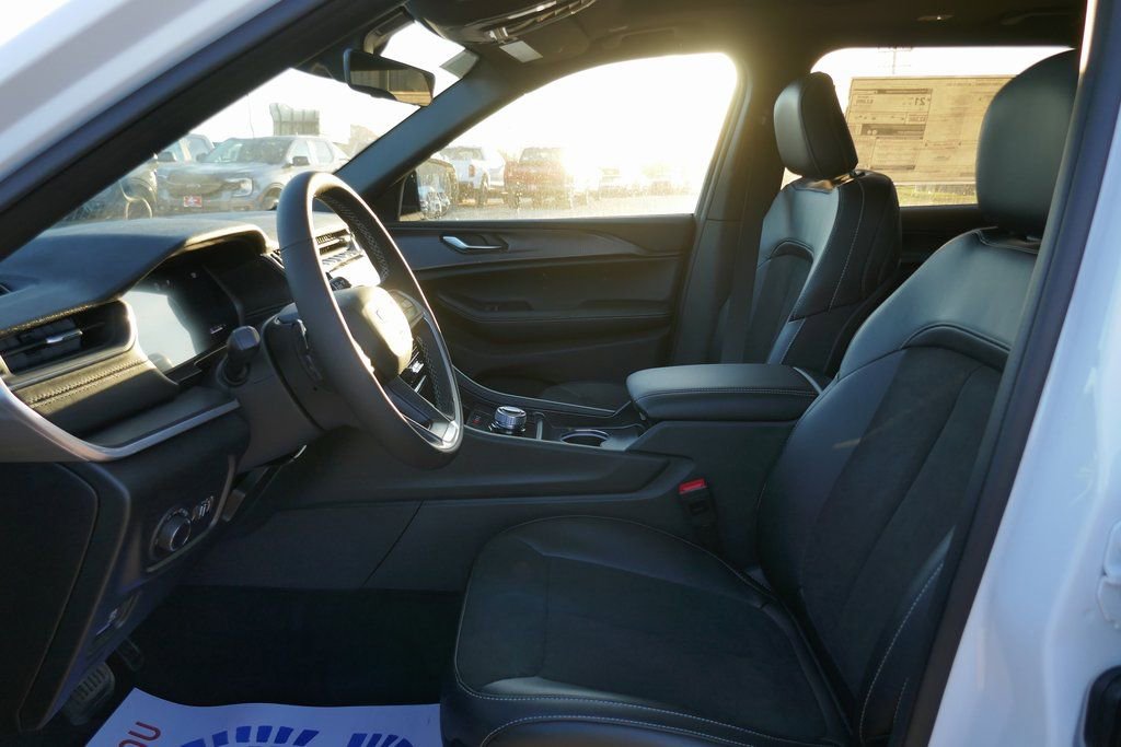 New 2025 Jeep Grand Cherokee L Altitude image 13