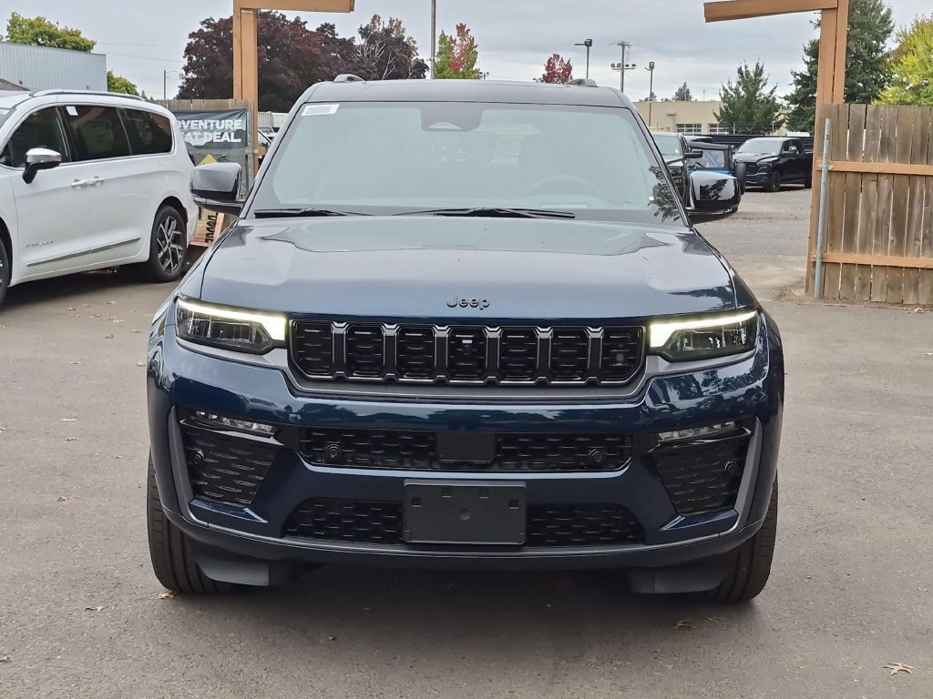 New 2027 Jeep Grand Cherokee Summit AWD/4WD image 2