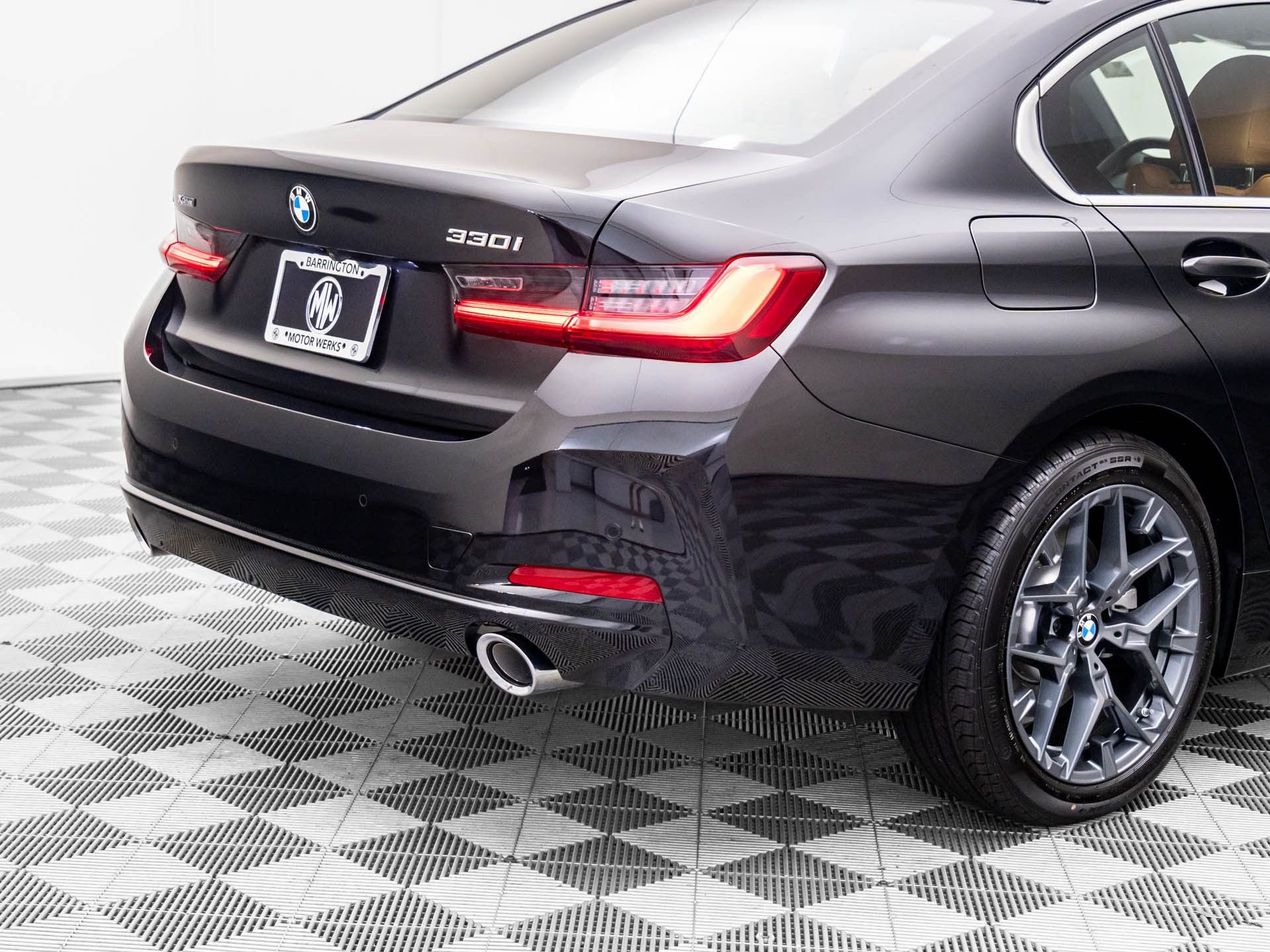 New 2025 BMW 330i xDrive Sedan w/ Convenience Package AWD/4WD image 31