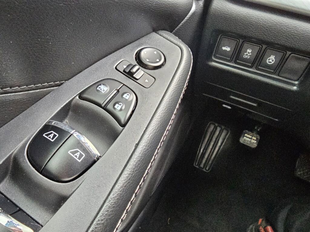 Used 2017 Nissan Maxima Platinum image 37