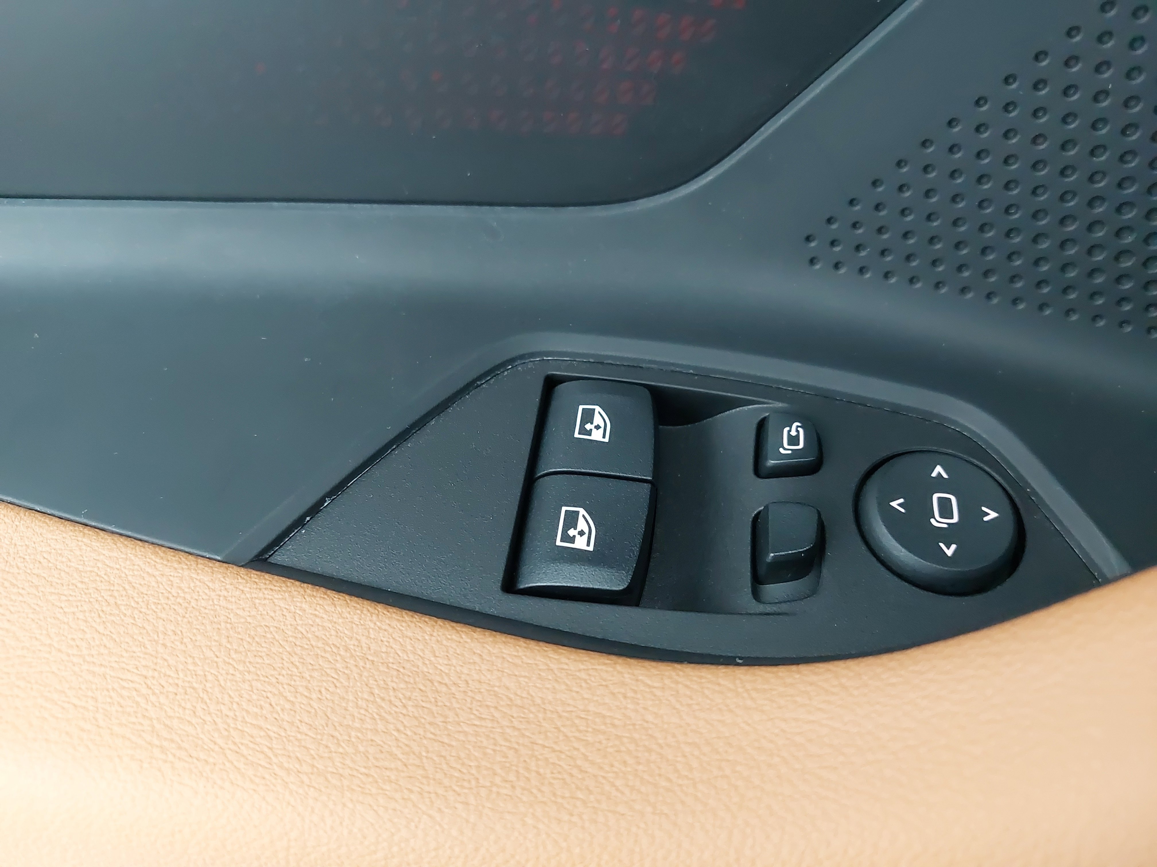 Used 2025 BMW 230i Coupe w/ M Sport Package image 27