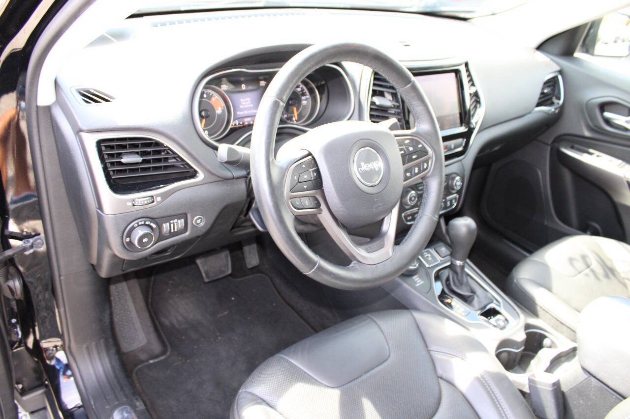 Used 2019 Jeep Cherokee Limited w/ Luxury Group AWD/4WD image 13