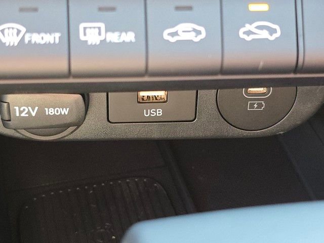 Certified 2025 Hyundai Elantra SEL image 9