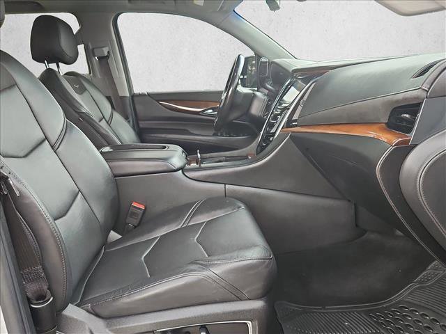 Used 2019 Cadillac Escalade Luxury AWD/4WD image 22