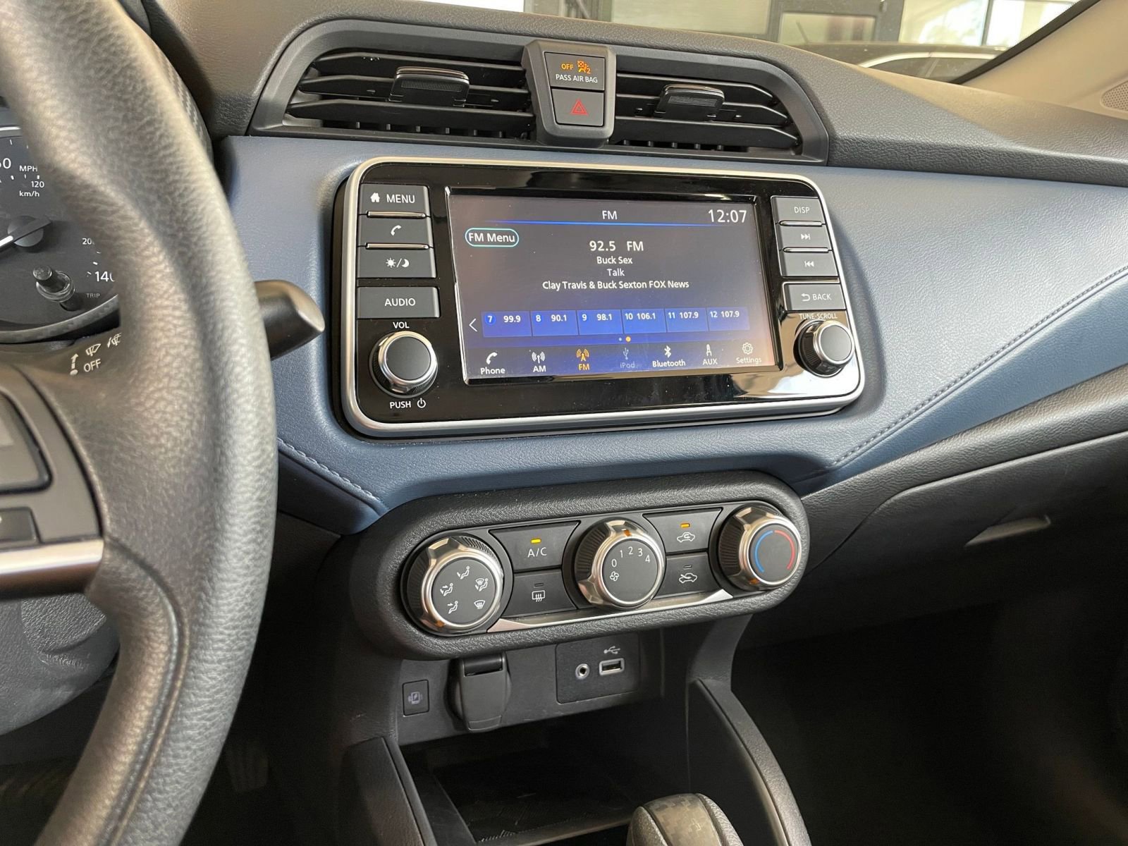 Used 2025 Nissan Versa SV image 17