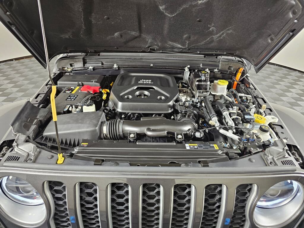 Used 2023 Jeep Wrangler Unlimited Sahara w/ Cold Weather Group AWD/4WD image 9