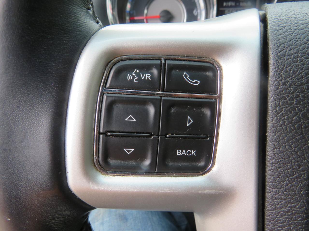 Used 2015 Chrysler Town & Country Touring FWD image 13