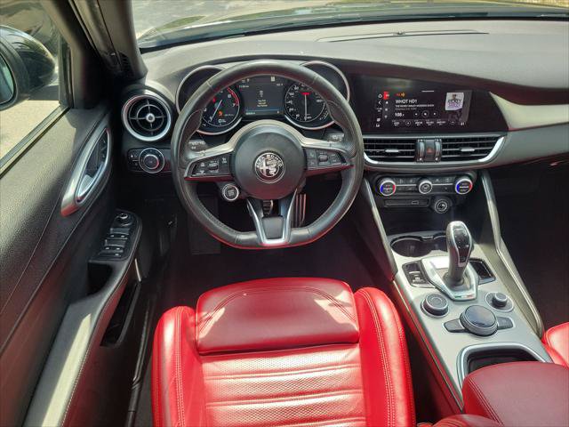 Used 2023 Alfa Romeo Giulia Veloce RWD image 11