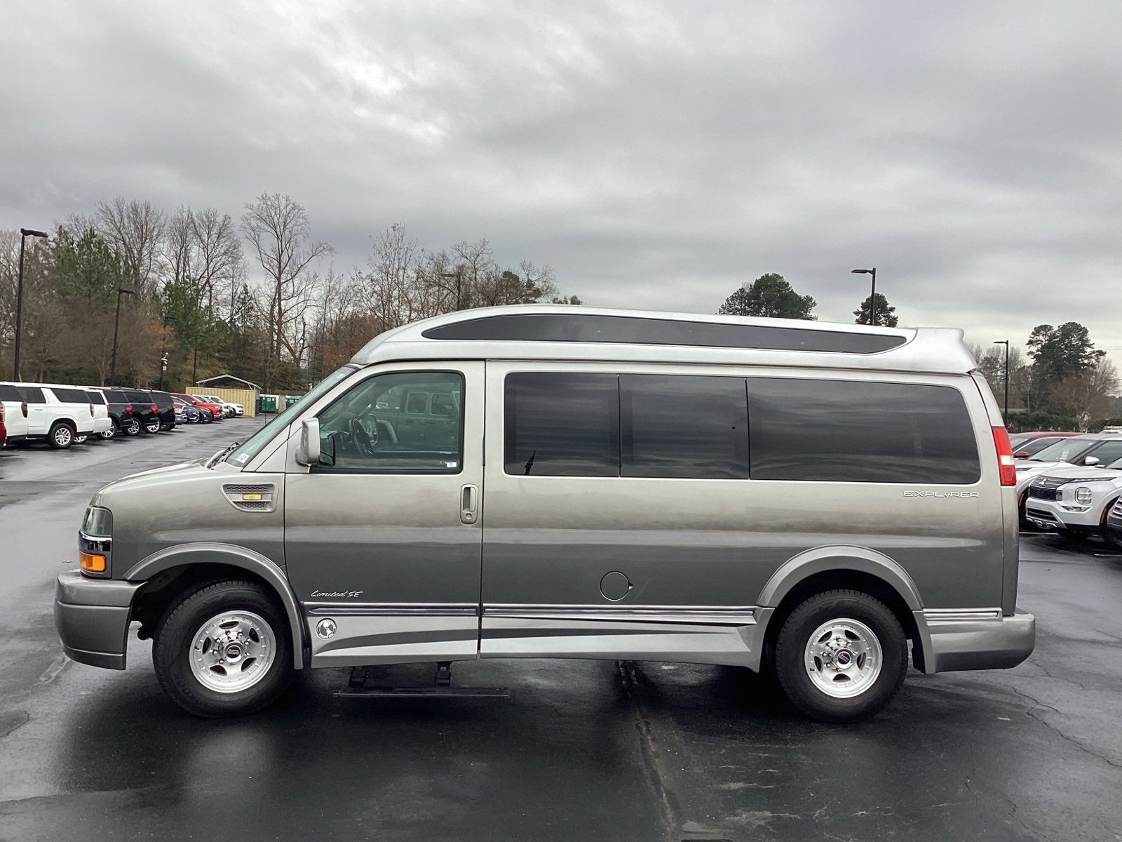 Used 2018 Chevrolet Express 2500 w/ Enhanced Convenience Package image 5
