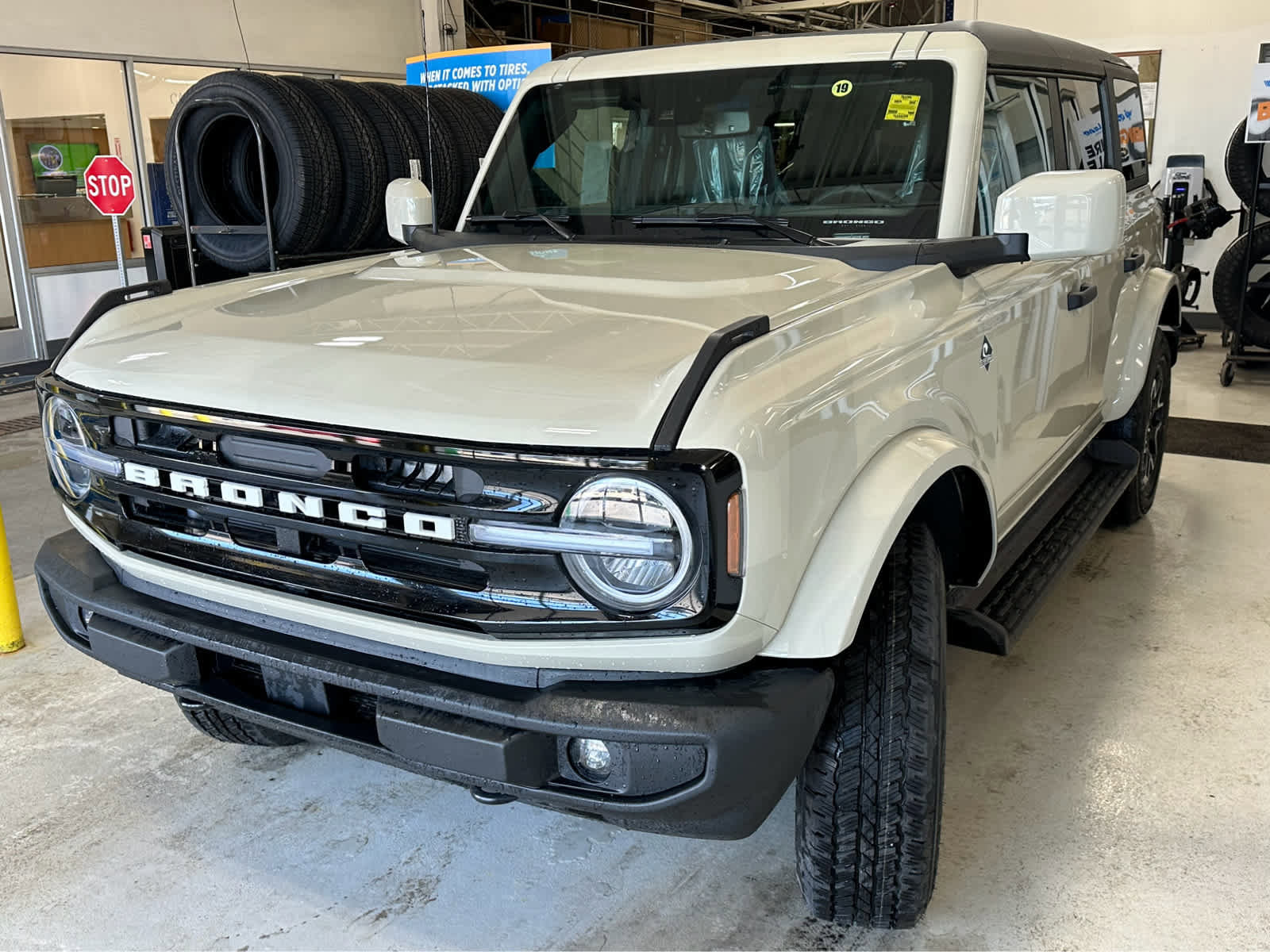 New 2026 Ford Bronco Outer Banks AWD/4WD image 5