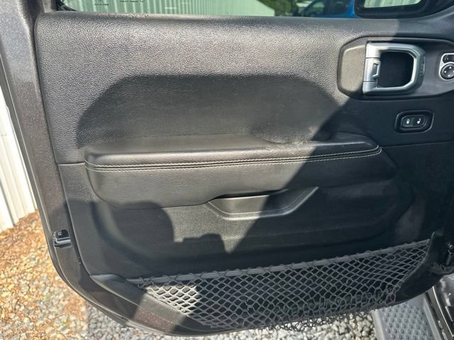 Used 2018 Jeep Wrangler Unlimited Sahara AWD/4WD image 11