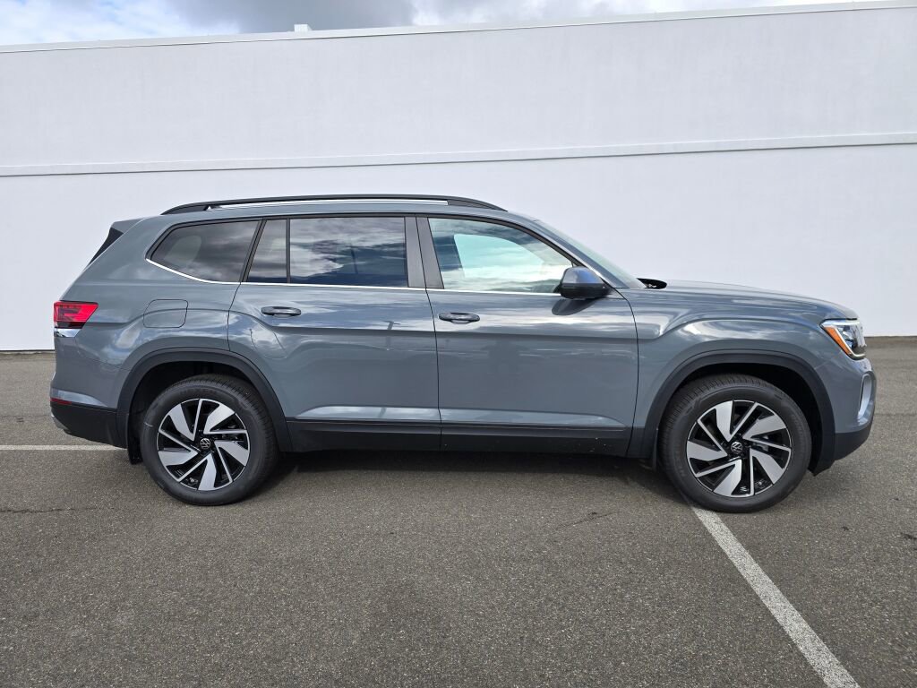 New 2025 Volkswagen Atlas SE image 3