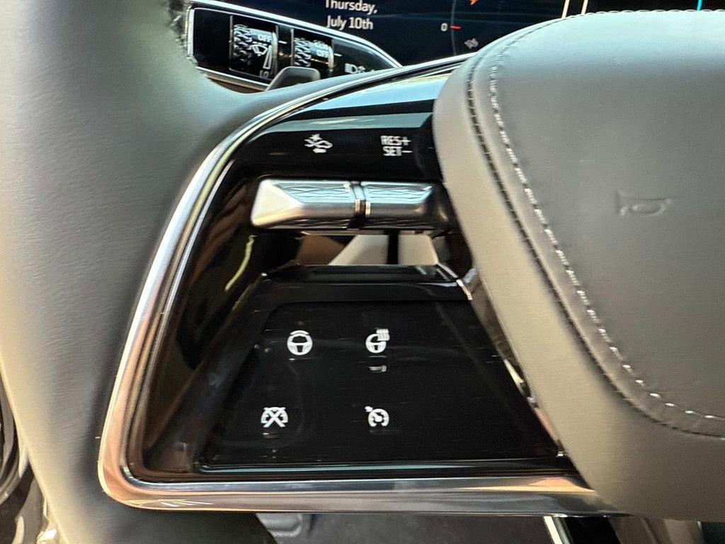 New 2025 Cadillac Lyriq Sport w/ Nappa Leather Package image 31