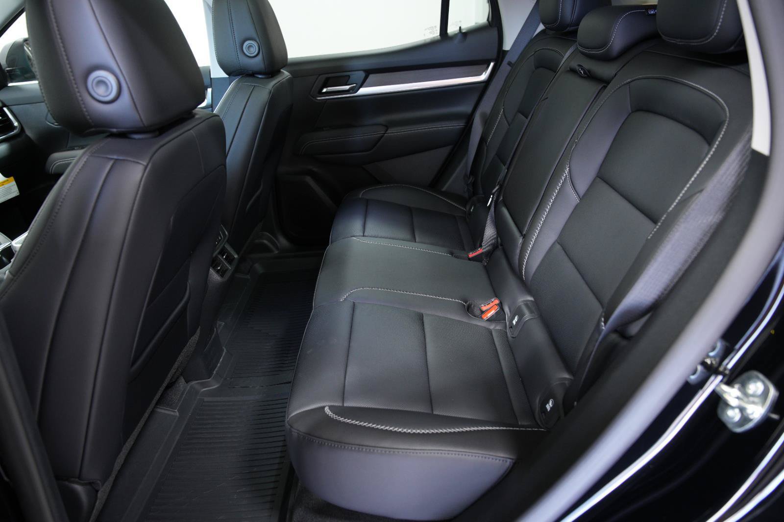 New 2026 GMC Terrain Denali w/ LPO, Floor Liner Package AWD/4WD image 33