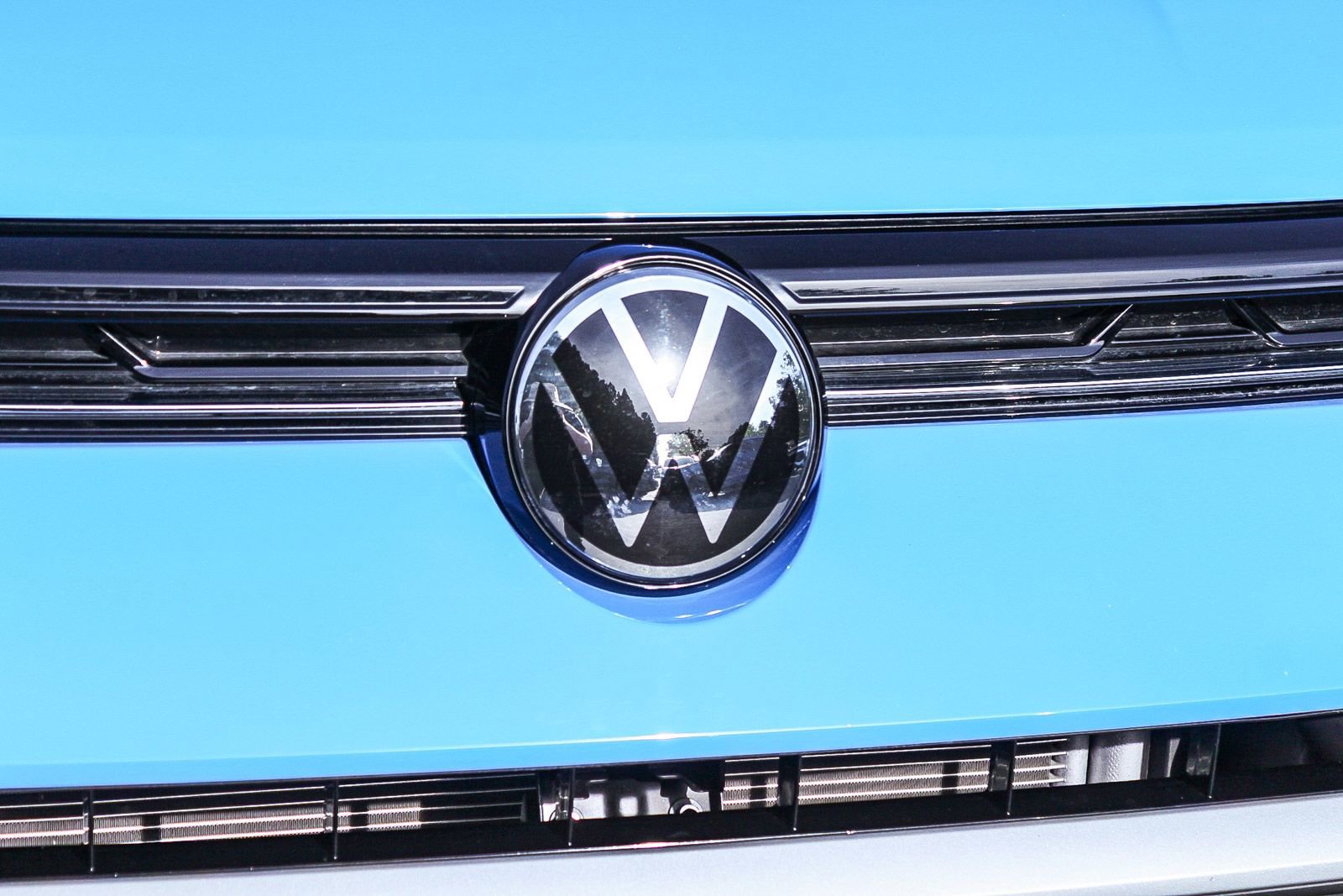 Used 2025 Volkswagen Taos SE FWD image 5