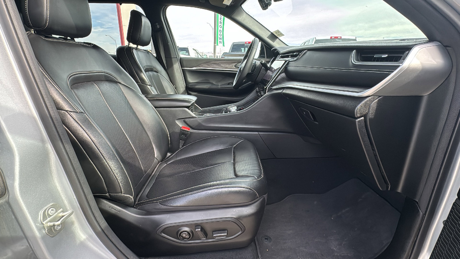 Certified 2024 Jeep Grand Cherokee L Limited w/ Luxury Tech Group II image 29