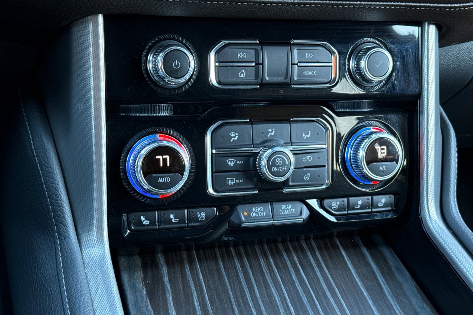 Used 2024 GMC Yukon XL Denali w/ Denali Reserve Package image 28