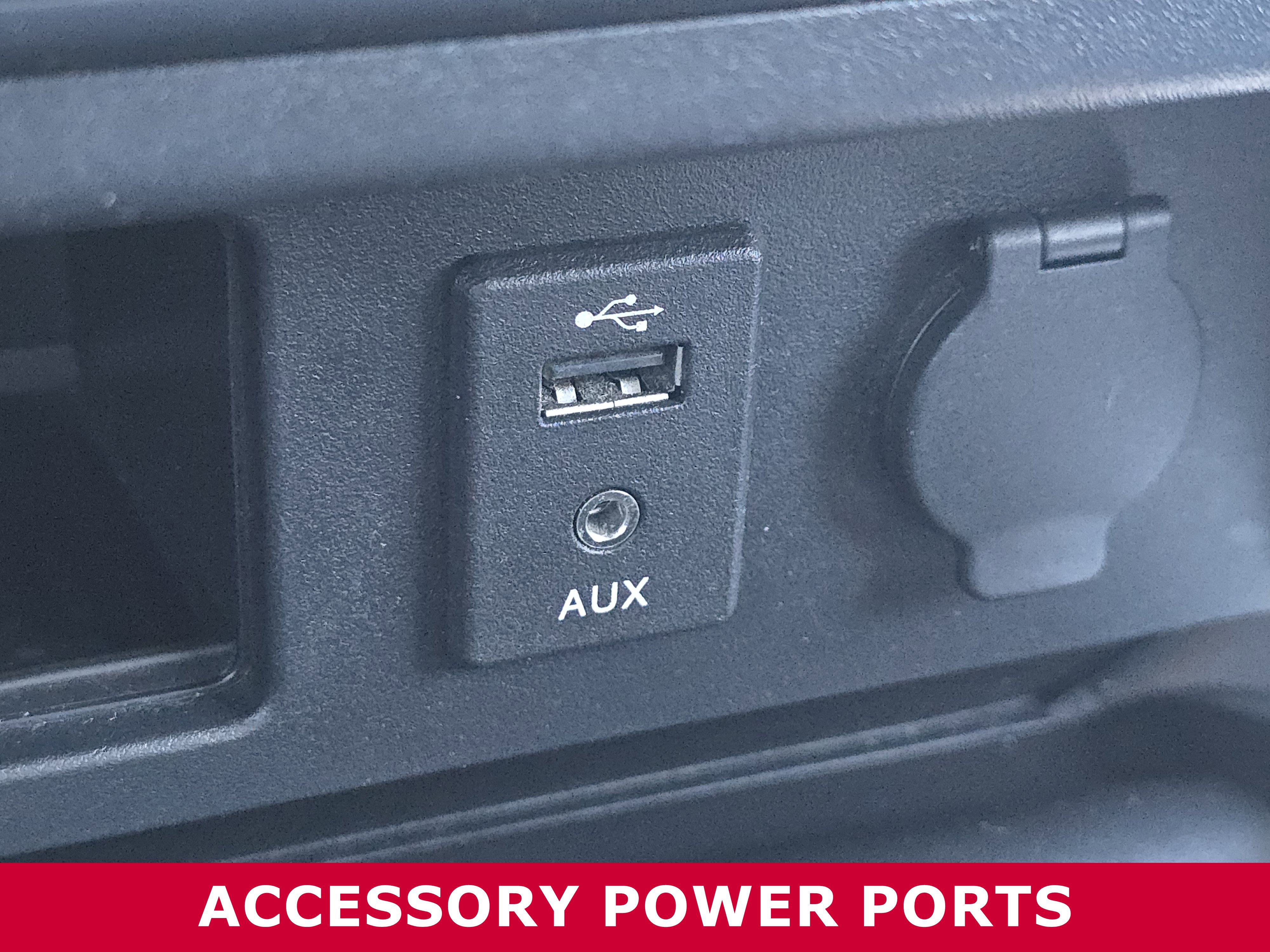 Used 2017 Nissan Titan SV image 24