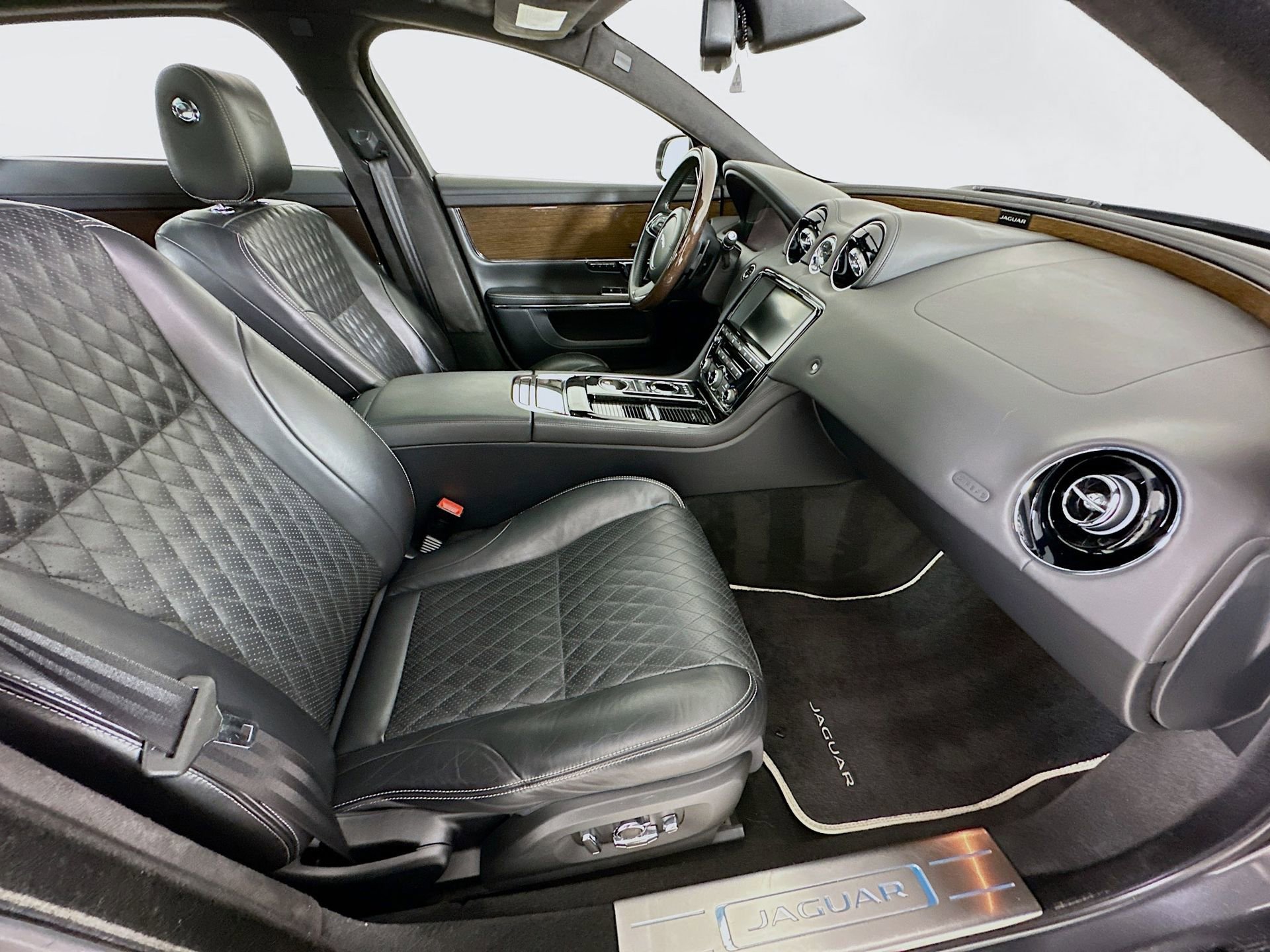 Used 2016 Jaguar XJ L Supercharged image 30