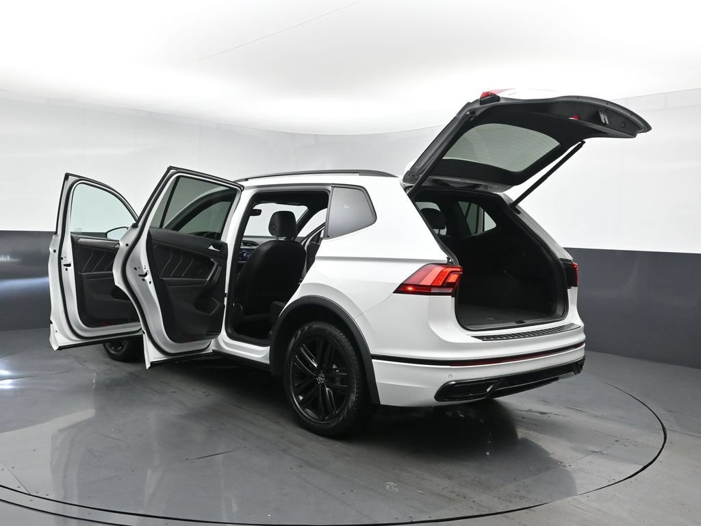 Used 2022 Volkswagen Tiguan SE R-Line AWD/4WD image 34