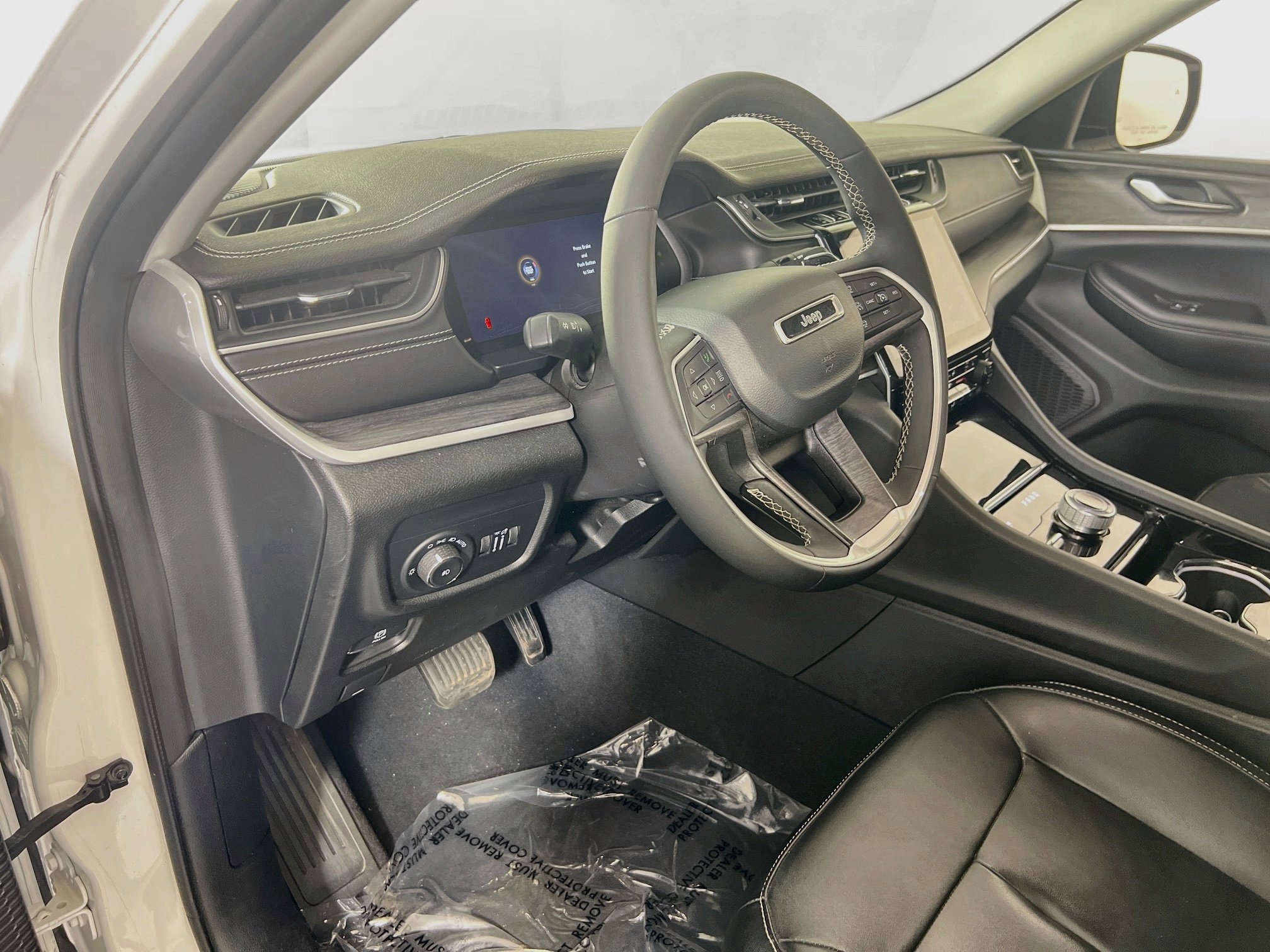 Used 2023 Jeep Grand Cherokee Limited image 9