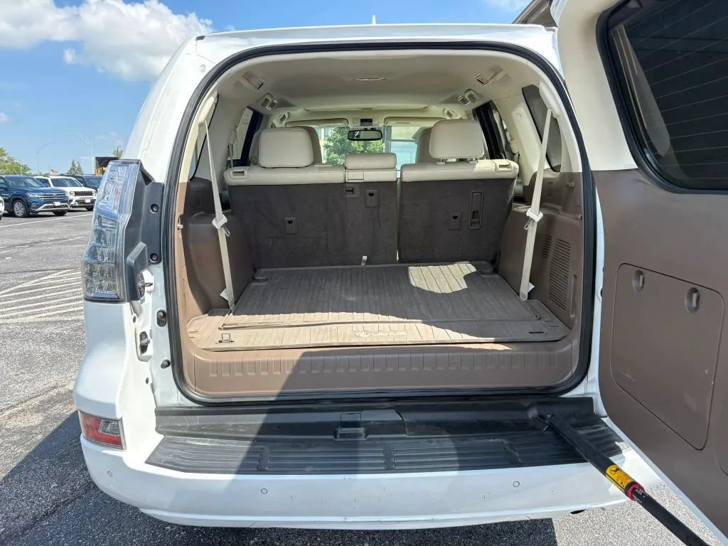 Used 2016 Lexus GX 460 w/ Premium Package AWD/4WD image 9
