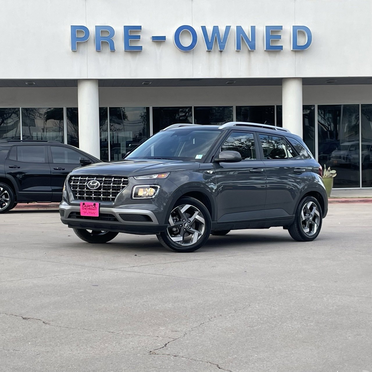 Used 2025 Hyundai Venue SEL image 1