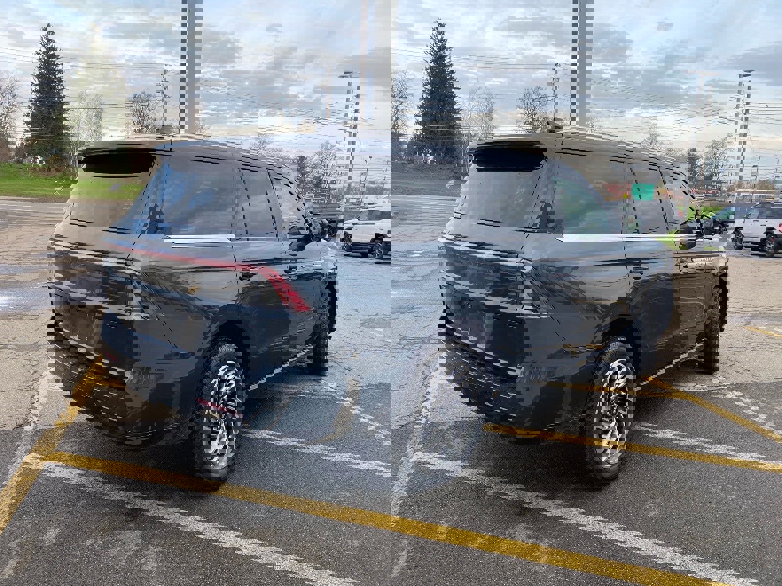 Used 2025 Lincoln Navigator Reserve AWD/4WD image 5