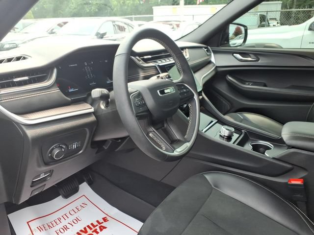 Used 2025 Jeep Grand Cherokee Altitude AWD/4WD image 15