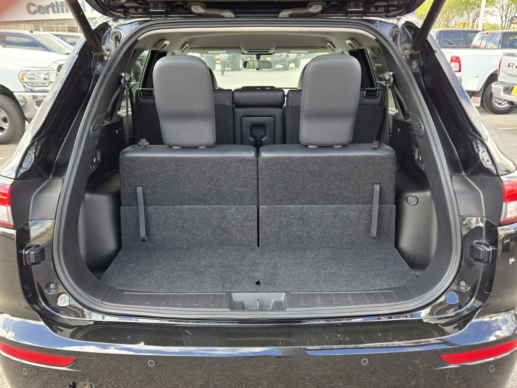 Used 2024 Mitsubishi Outlander SE Black Edition image 11