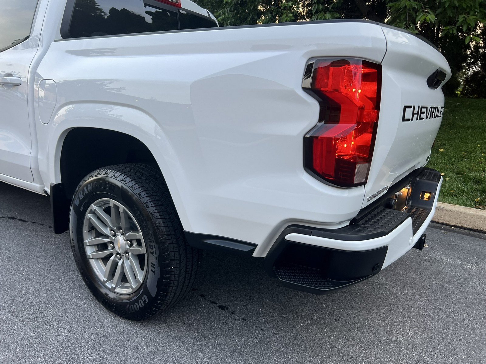 Used 2025 Chevrolet Colorado LT w/ Advanced Trailering Package RWD image 99