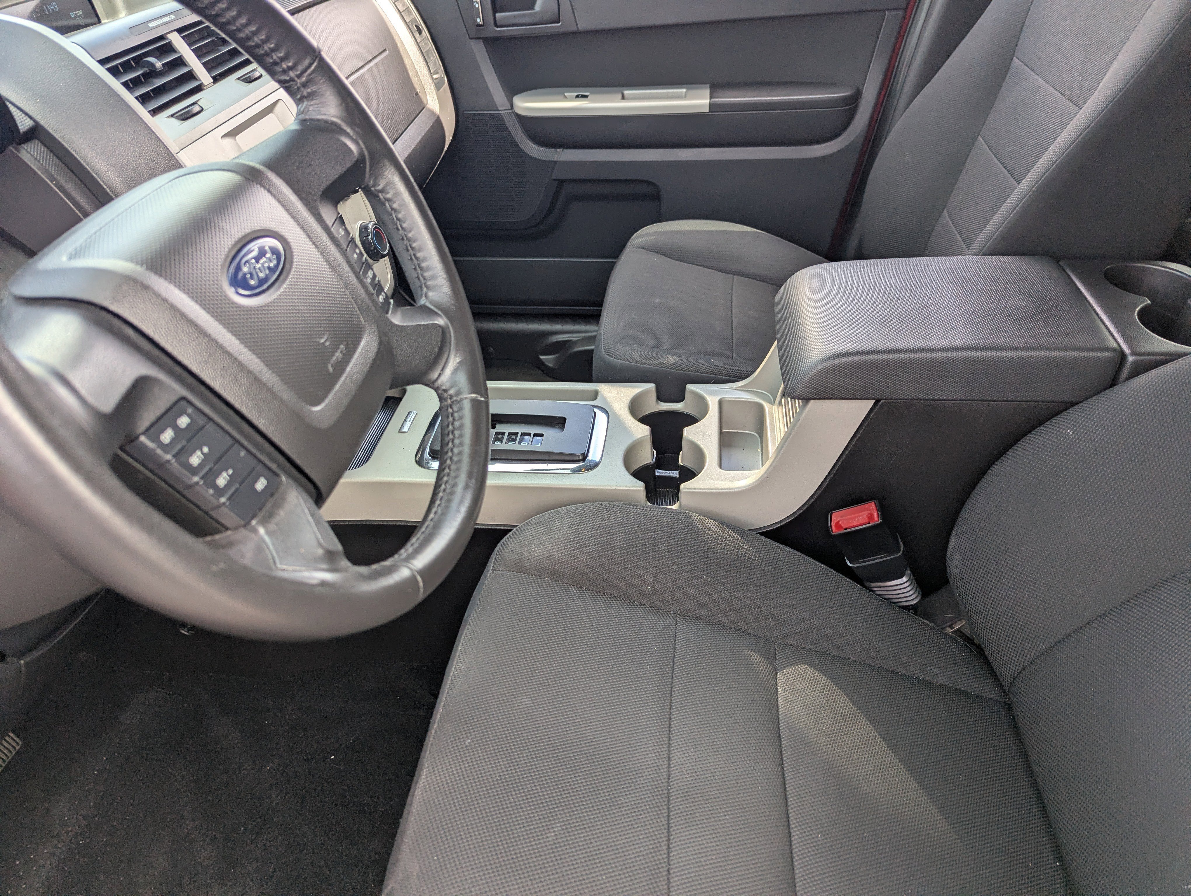 Used 2010 Ford Escape XLT image 18