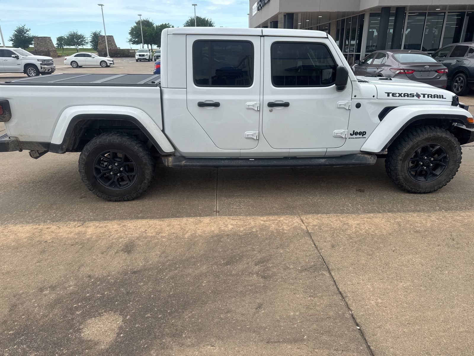 Used 2025 Jeep Gladiator Sport AWD/4WD image 3