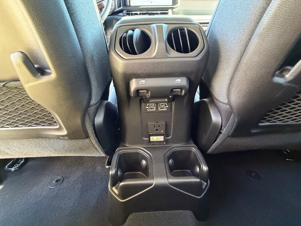 Certified 2024 Jeep Wrangler Unlimited Rubicon w/ Technology Group image 32