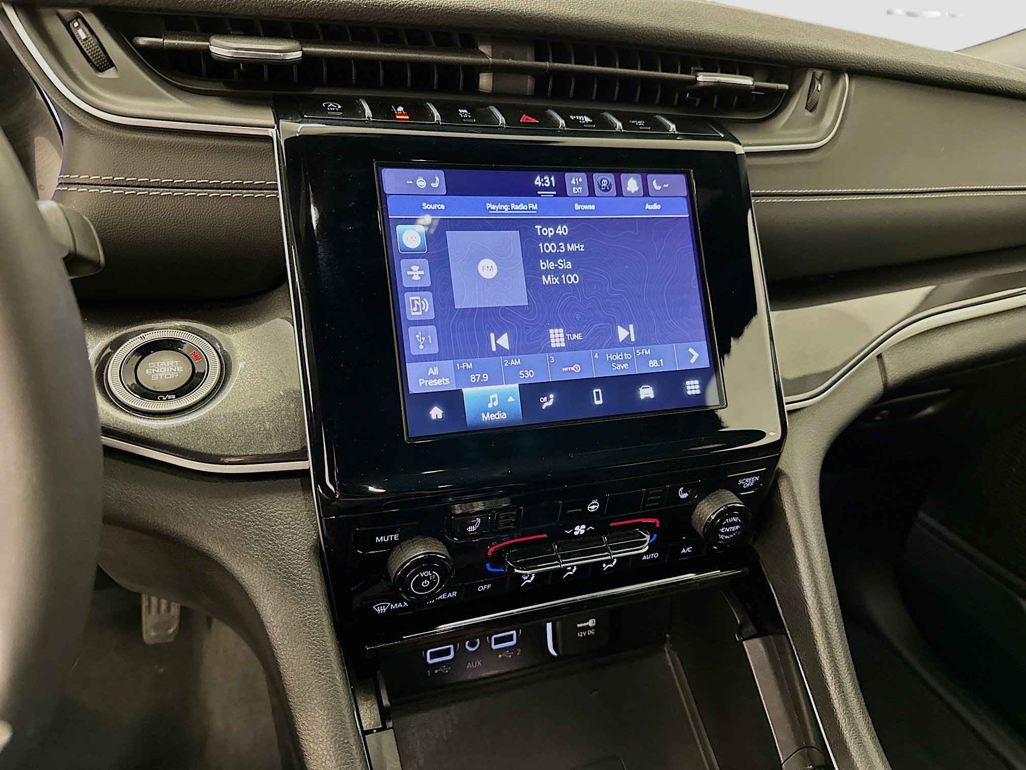 Used 2023 Jeep Grand Cherokee L Laredo image 25