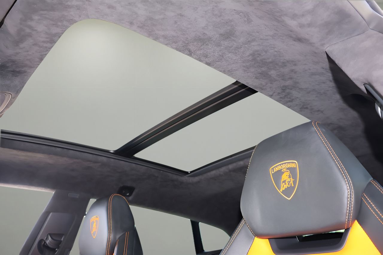 Used 2022 Lamborghini Urus AWD/4WD image 29