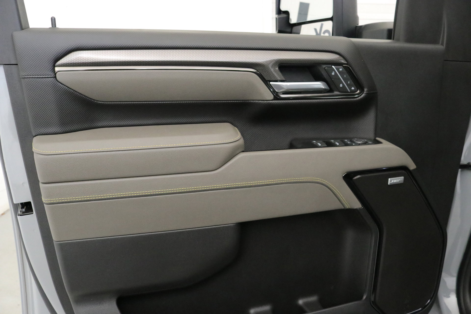 Used 2025 Chevrolet Silverado 2500 ZR2 w/ Technology Package image 21